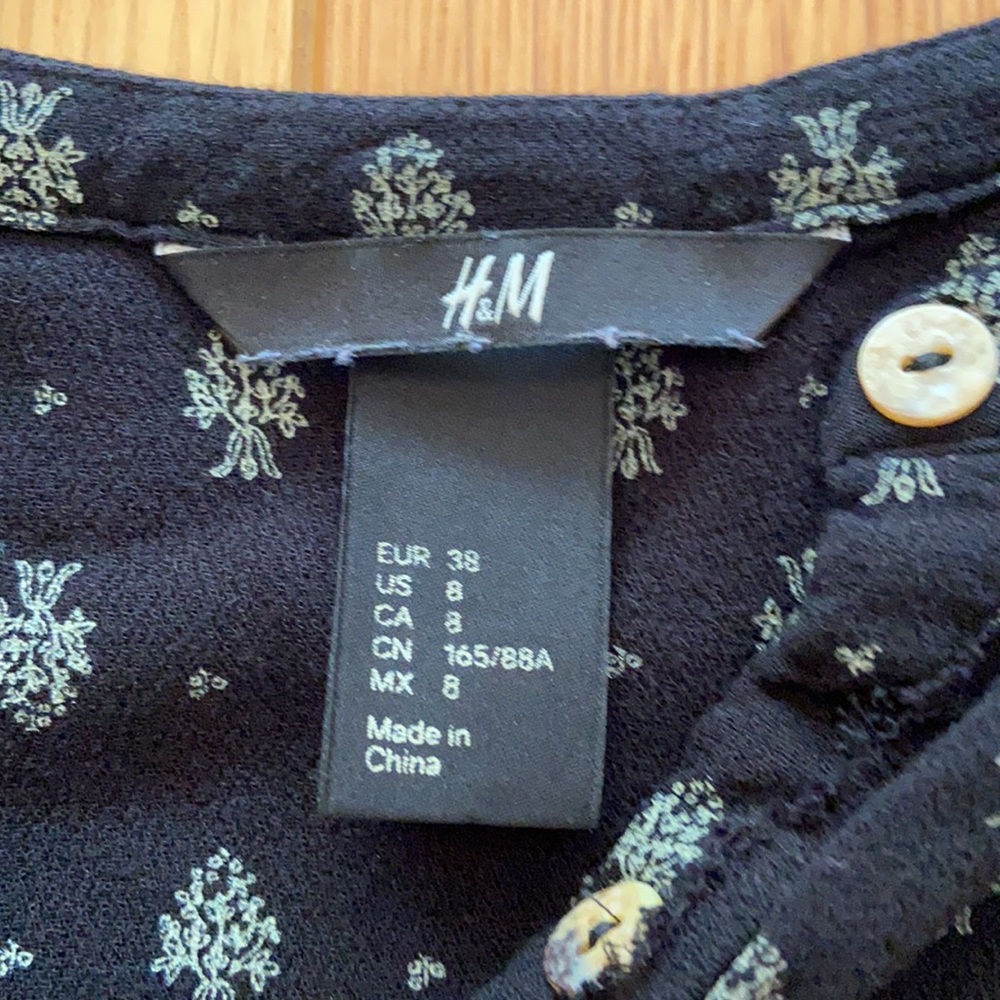 H&M button down shirt - Picture 6 of 6